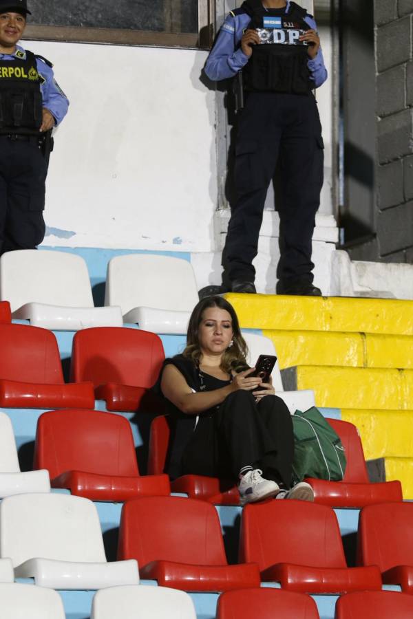 La preciosa chelita sola en el Nacional, las hermosuras motagüenses y las tajaditas son infaltables en la previa del Motagua vs Cartaginés