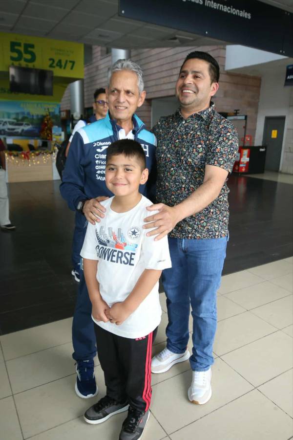 Con rostros serios y cabizbajos: así llegó la Bicolor a Honduras luego de perder en Nicaragua; ¿raparon a los debutantes?