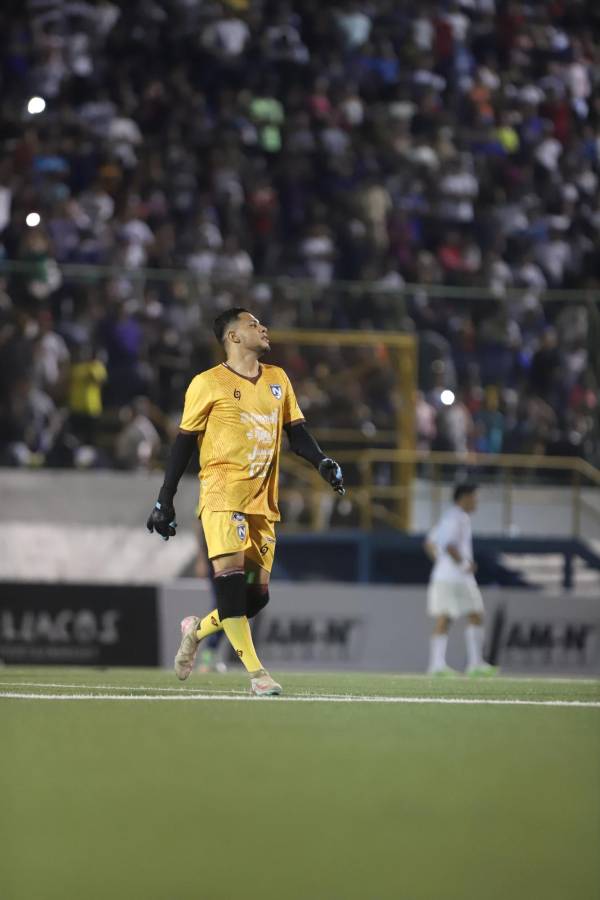 Nicaragüense le pegó a Supremo por perder, el catracho que lloró y Joao Ferreria debutó con Honduras; ¿hubo robo?