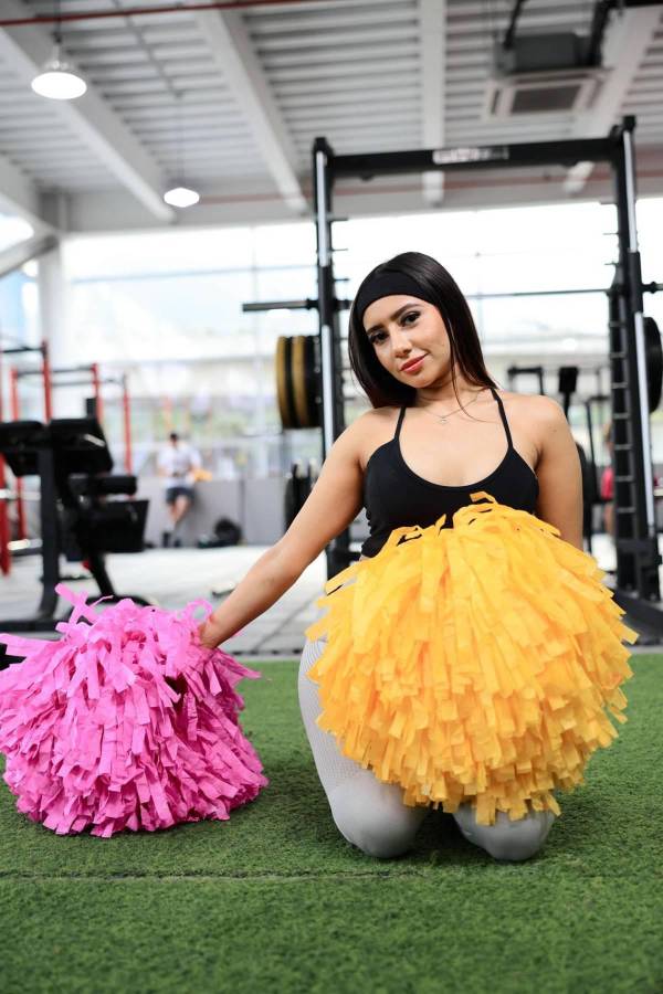 ¡Derroche de hermosura! Así se preparan las bellas pomponeras para el partido de tiktokers entre Honduras y El Salvador