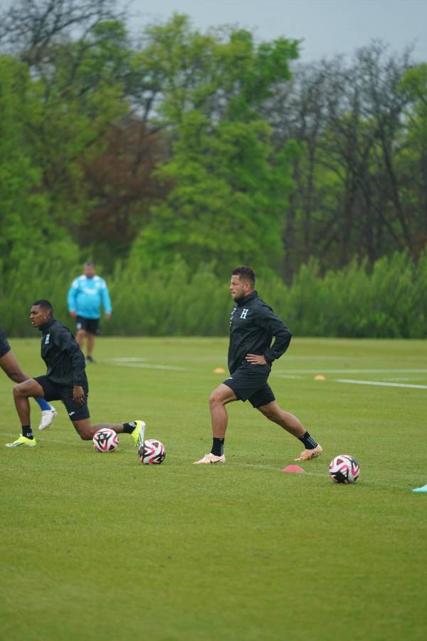 El exjugador que visitó a la Selección de Honduras e hizo una oración con Reinaldo Rueda; así fue el nuevo entreno de la “H”