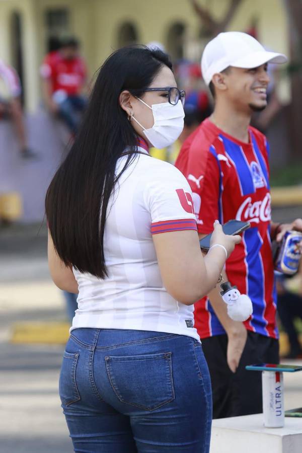 Tremendo show de entretiempo y duelo de bellezas: lo que dejó la final de Real España ante Olimpia en el Morazán