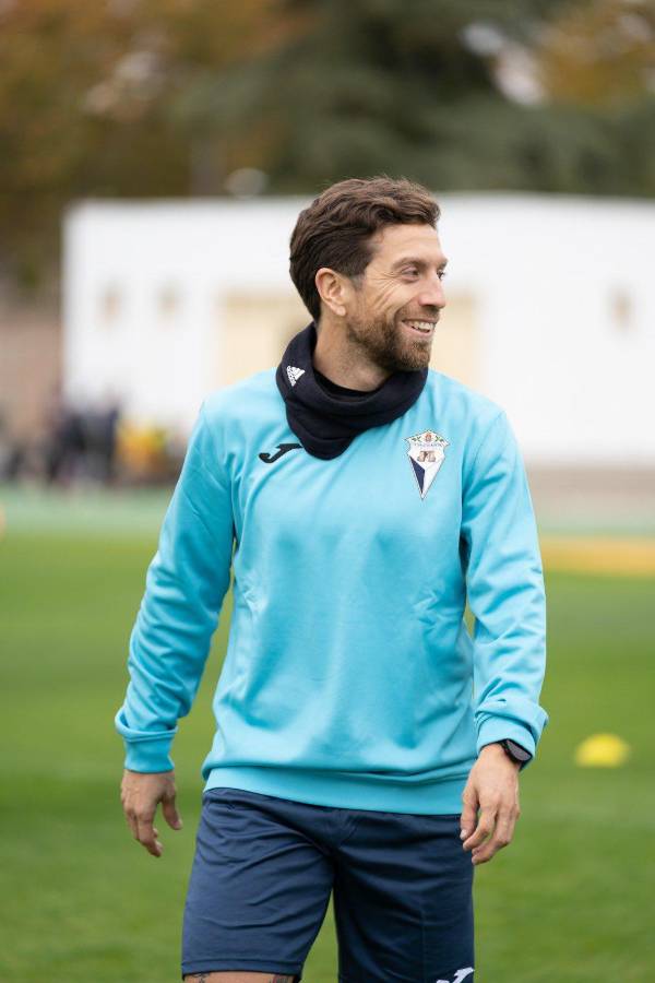 Fue campeón del mundo junto a Messi en Qatar 2022 y reaparece con equipo de tercera división