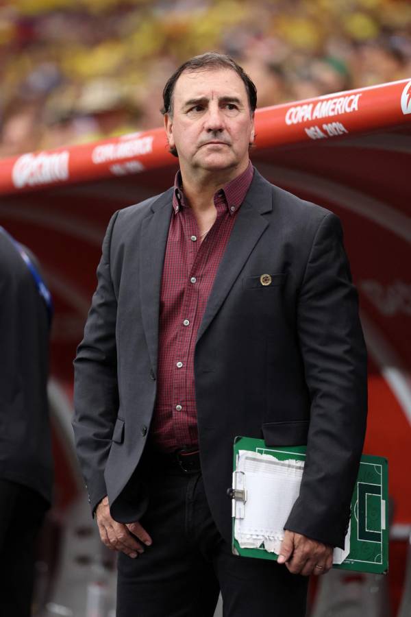 Copa América 2024: ¿Por qué Néstor Lorenzo, entrenador de Colombia, utiliza la misma camisa en todos los partidos?