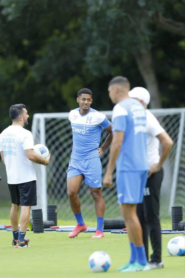 El 'desnudo' del Romántico Quioto, el gesto de Luis Palma y el legionario que se bajó del avión directo a entrenar