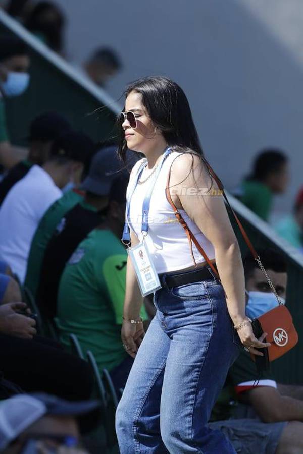 El Yankel Rosenthal se calentó por la goleada: Keosseián se enfrenta con aficionados que también arremeten contra el portero Denovan Torres