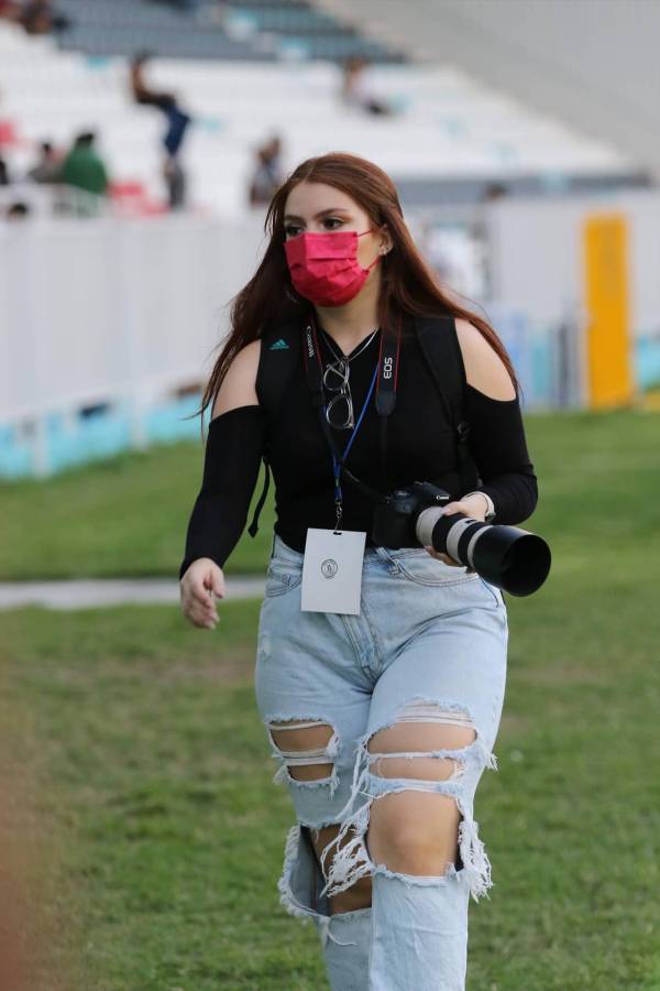 Espectaculares modelos y todo el ambiente que se vive en la semifinal de ida entre Motagua y Olimpia