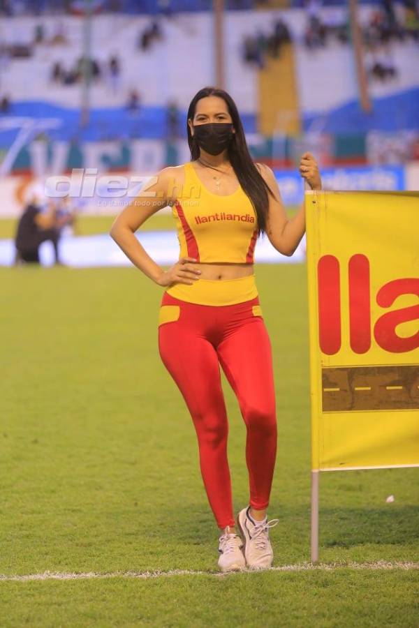 No se vio por TV: Lo que le lanzaron a Michaell Chirinos y se lo bebió, las bellezas en los estadios y la chica con la rosa