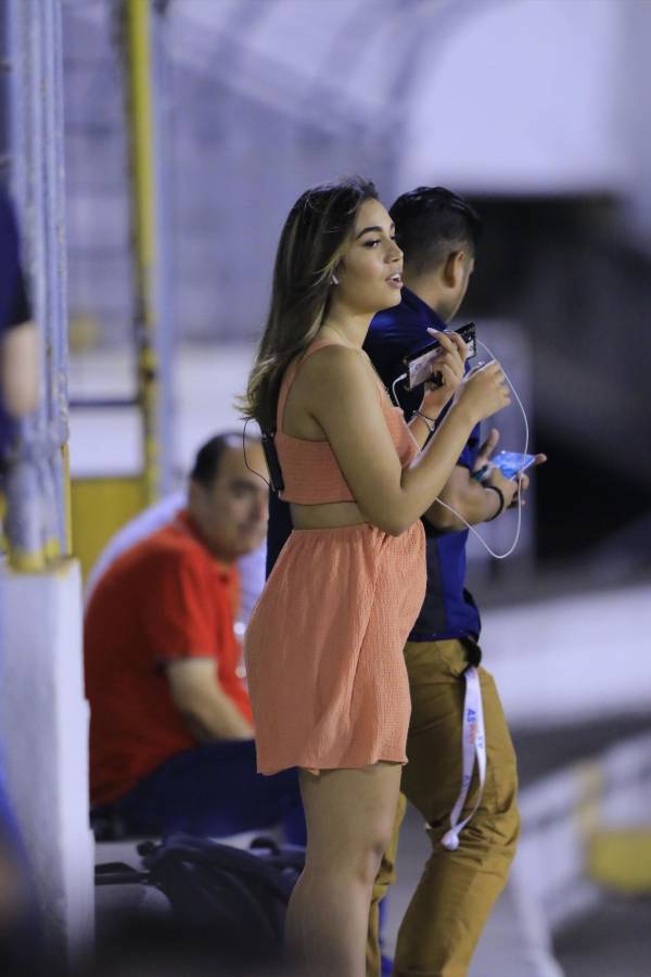 Prensa mexicana y bellas periodistas se apoderan del Olímpico: Atlas, muy sonriente pensando en Olimpia