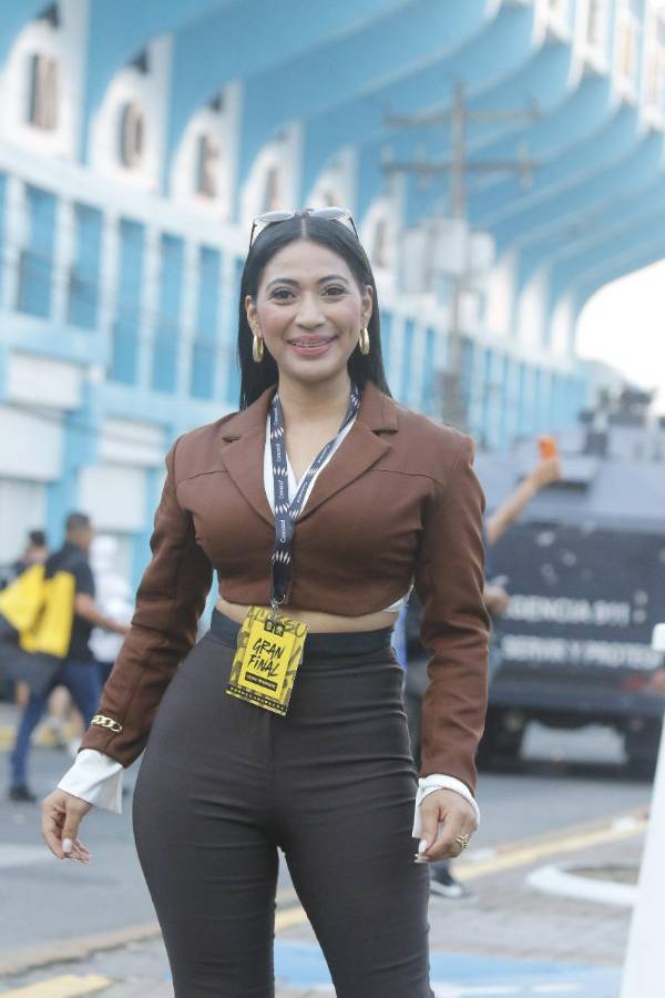 ¿Quién es la hermosa paramédica? El descuido de una edecán y las hermosas chicas en la final entre Real España - Olimpia