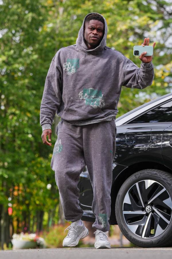 Camavinga superó a Koundé y agita las redes: así llegaron los jugadores de Francia y el look de Mbappé