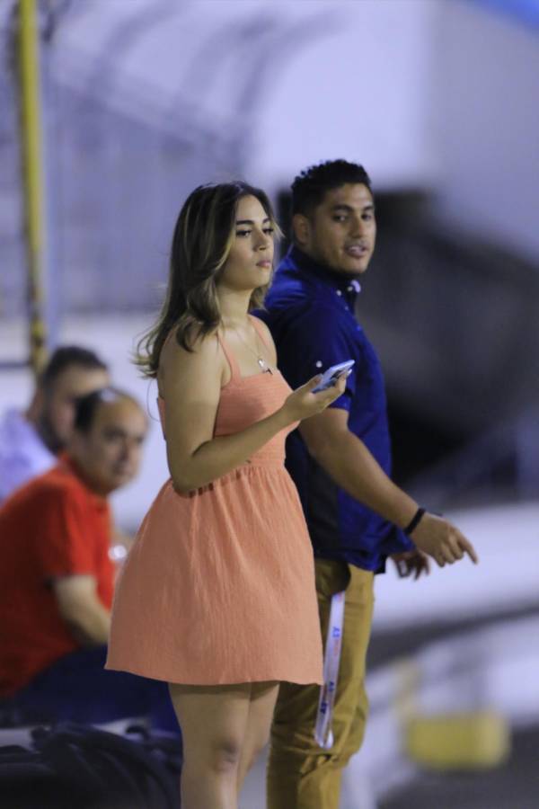 Prensa mexicana y bellas periodistas se apoderan del Olímpico: Atlas, muy sonriente pensando en Olimpia