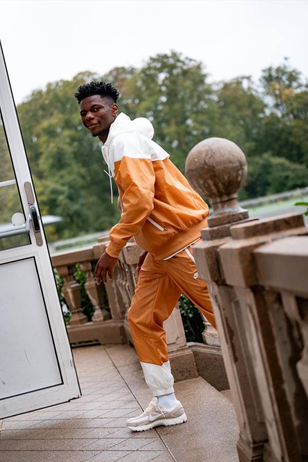 Misterio en Francia: el jugador que llegó encapuchado a la concentración y así se presentó Koundé