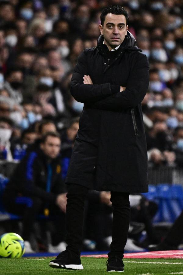 FOTOS: El abrazo de Xavi a Vinicius, Piqué defiende a Ter Stegen de un encontronazo y la famosa cantante en el Real Madrid-Barcelona