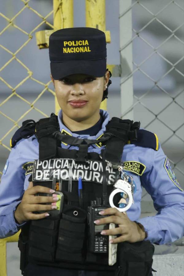 El amor invade a Nixon Cruz, vuelve tras meses lesionado y aficionada de Choloma se lleva las miradas en el juego que triunfó Real España