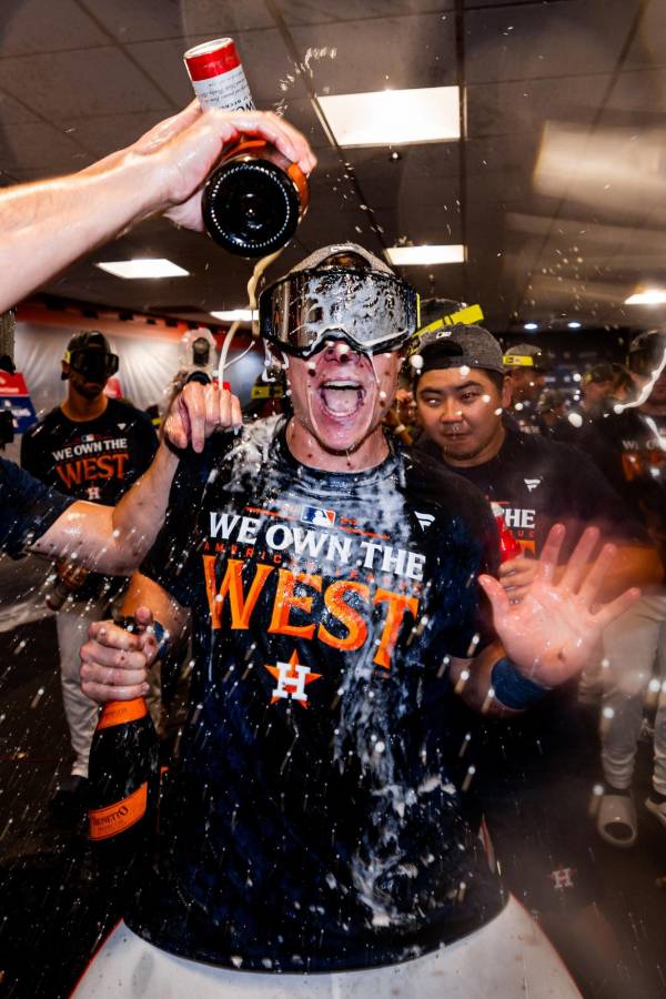 Mauricio Dubón recibió sorpresa y Astros de Houston desatan locura en celebración tras ganar división oeste en MLB