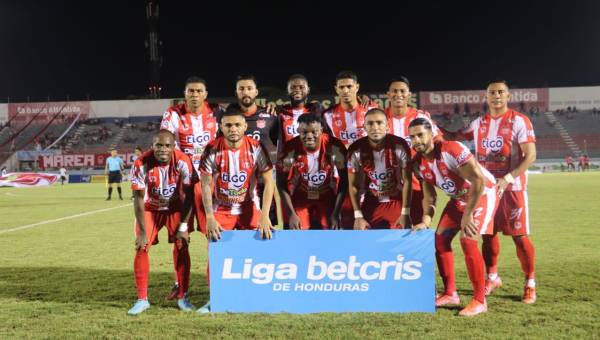 Plantilla del Vida en uno de sus juegos en la Liga Nacional de Honduras.
