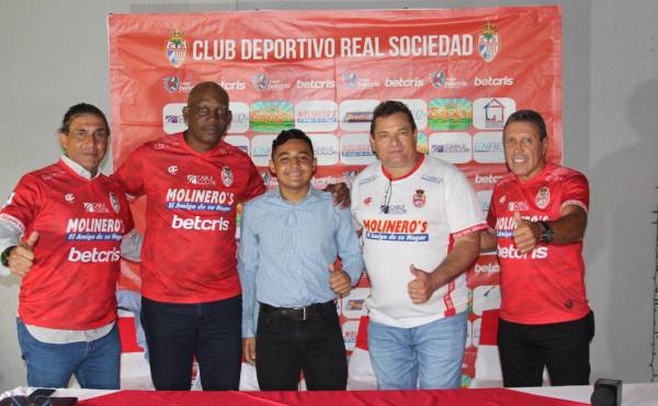 De izquierda a derecha: Walter Gómez, Raúl Martínez, Maynor Sigüenza, Ricardo Elencoff y Luis Américo Scatolaro.