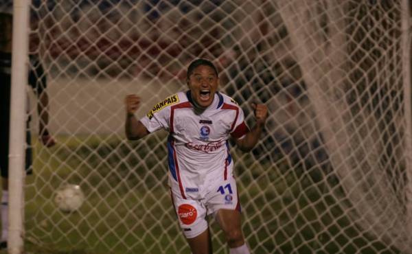 Wilmer Velásquez sigue siendo el jugador con más goles en Honduras; sumó 196 hasta 2009, que fue su retiro.
