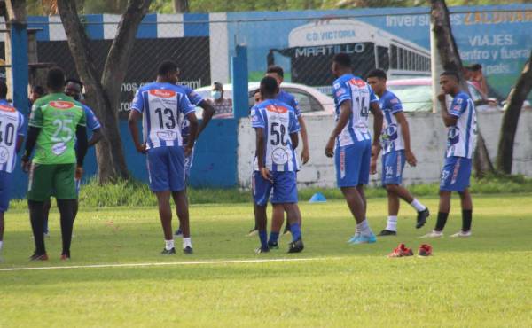 Futbolistas del Victoria durante los trabajos de pretemporada de este jueves en La Ceiba. Foto: Edgar Witty