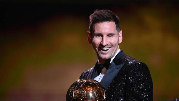 Lionel Messi recibió el Balón de Oro 2021 superando a Lewandowski y Jorginho.