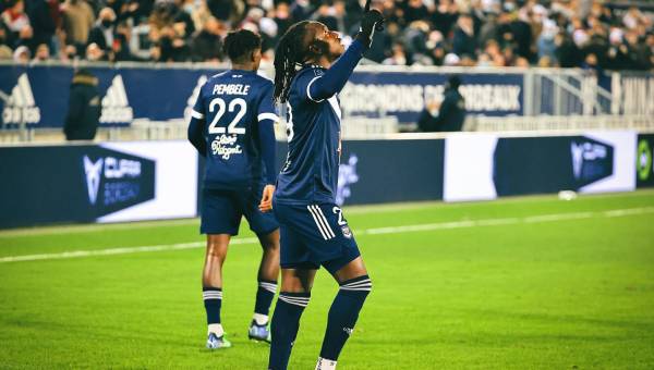 Alberth Elis celebrando su anotación ante Lille en Francia.