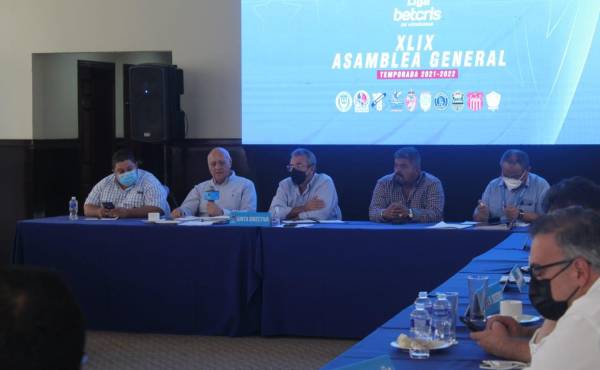 Representantes de clubes y dirigentes de la Liga Nacional de Honduras.