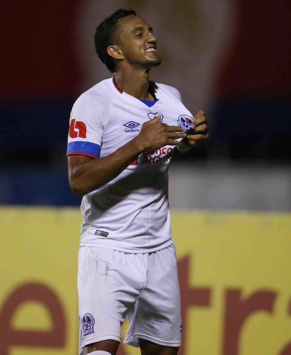 Fichajes: Sacudida en Honduras, Real Sociedad rescinde al DT italiano y Edwin Rodríguez es noticia