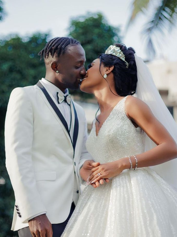 No es broma: futbolista se pierde su propia boda por cumplir órdenes del club... ¡y envía a su hermano en su lugar!