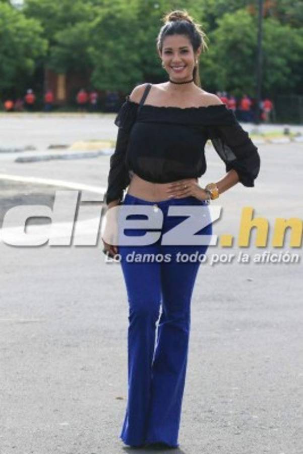 ¡Belleza! Las encantadoras chicas que adornaron el Panamá-Honduras