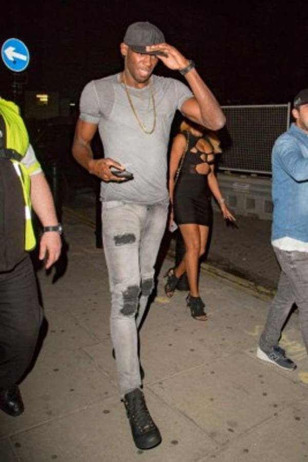 Fotos: Usain Bolt sigue imparable, ahora se llevó diez chicas a su hotel en Londres