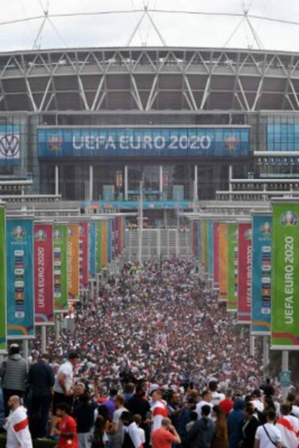 Locura total en Wembley: Bellas inglesas, un crack en medio de los hinchas y actos vandálicos