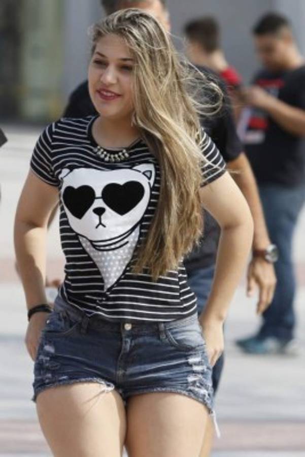 FOTOS: Las bellas chicas que calientan el juego Honduras-Portugal