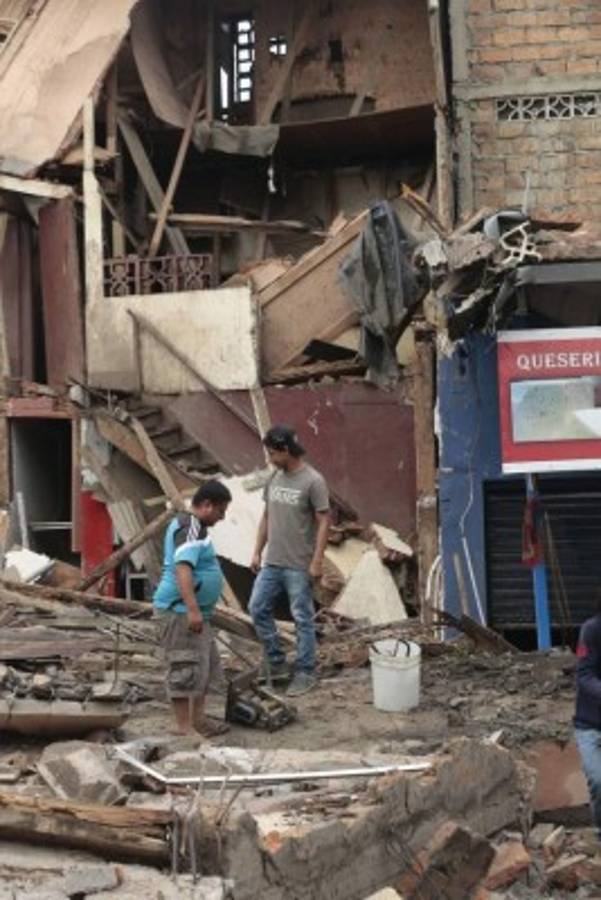 Las dramáticas imágenes del potente sismo que sacudió Ecuador