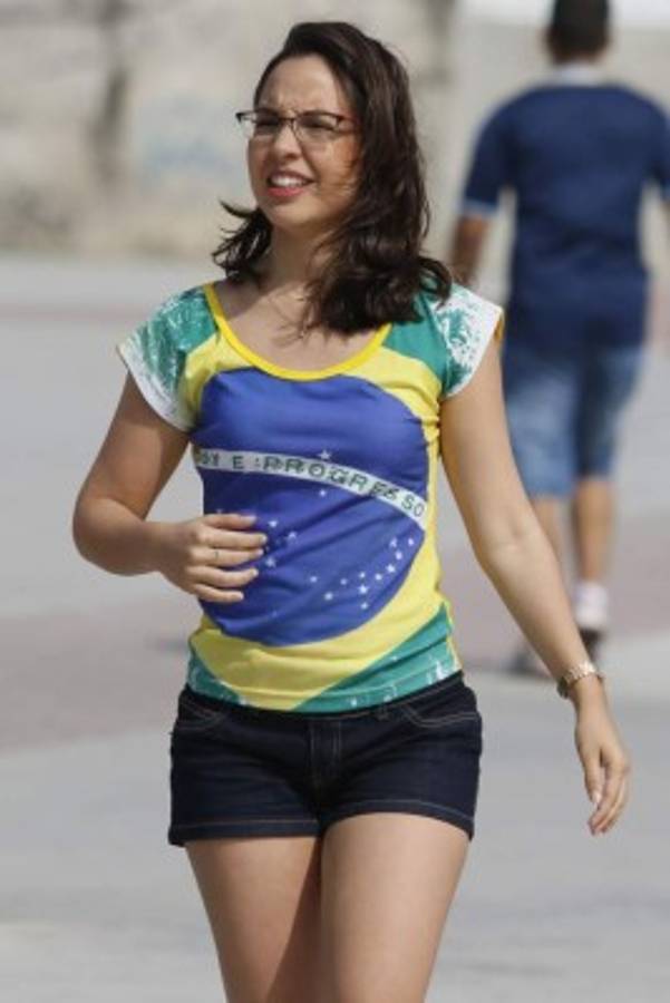 FOTOS: Las bellas chicas que calientan el juego Honduras-Portugal