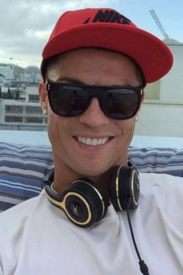 FOTOS: Así ha hecho Cristiano Ronaldo del Selfie una moda mundial