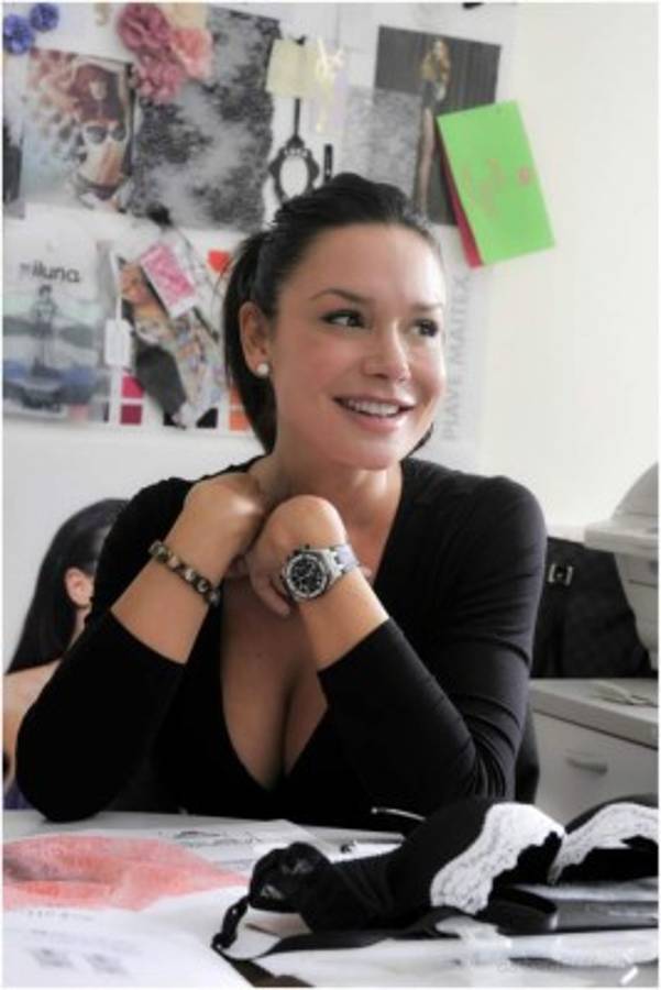 Nicole, la sexy chica que fue acusada de conseguirle mujeres a Silvio Berlusconi