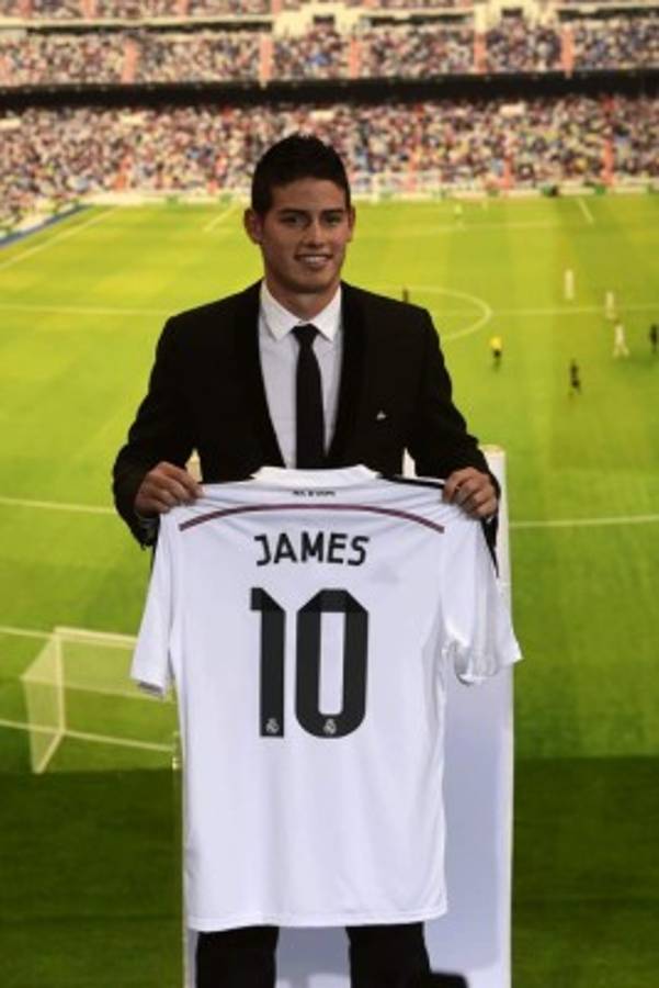 James Rodríguez fue presentado por Real Madrid ante 20 mil aficionados.