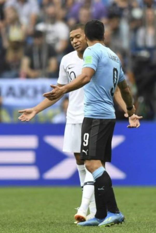 NO SE VIO EN TV: Luis Suárez intimidó a Mbappé y la triste imagen de Tabárez