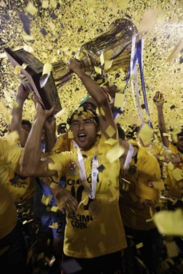 Así es la nueva vida del futbolista Manuel Doño en el taller de ebanistería