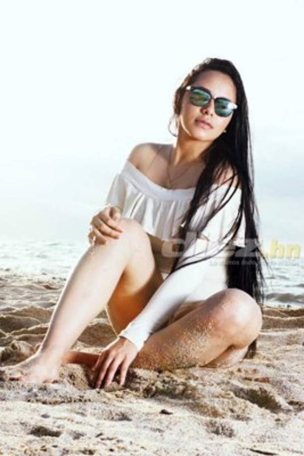 Las candentes fotos con la que esta sexy aficionada alienta al Motagua en la final