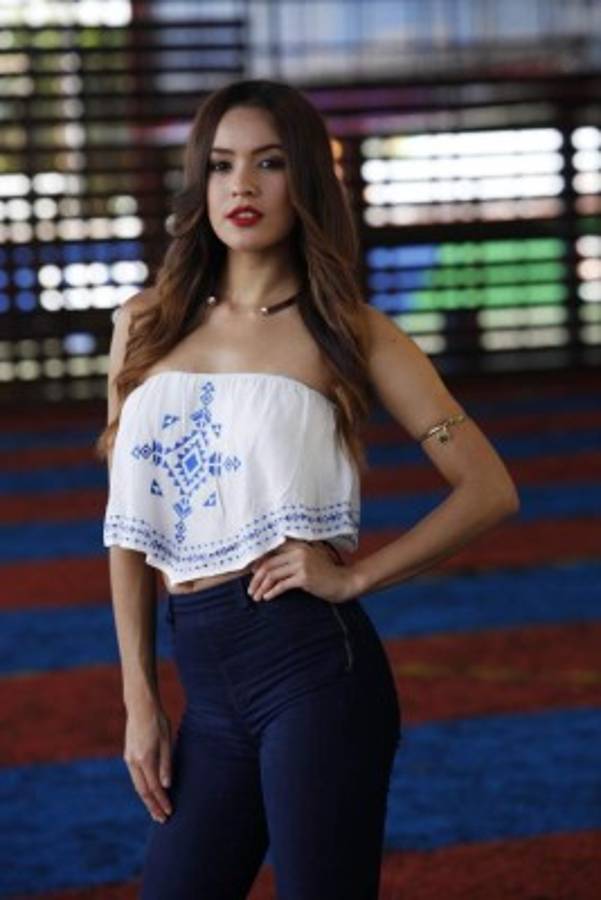 FOTOS: Ella es Sinea David, la chica de las noticias mas 'hot'