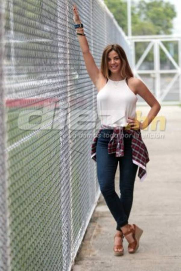 Antonella Rosas, la lindura venezolana que apoya a Panamá ante Honduras