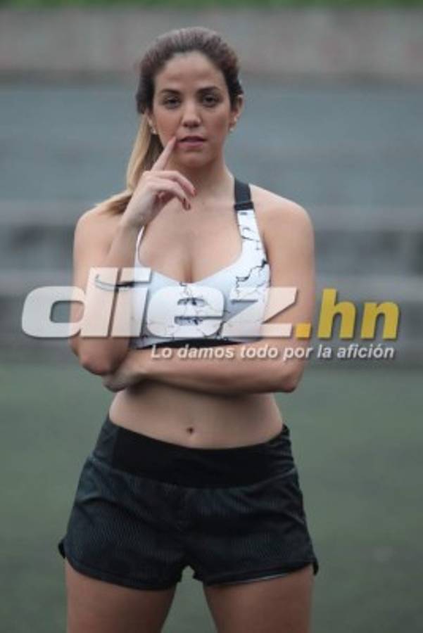 Antonella Rosas, la lindura venezolana que apoya a Panamá ante Honduras