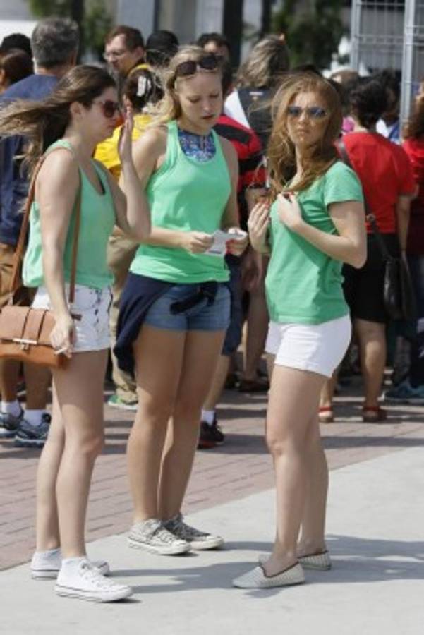 FOTOS: Las bellas chicas que calientan el juego Honduras-Portugal