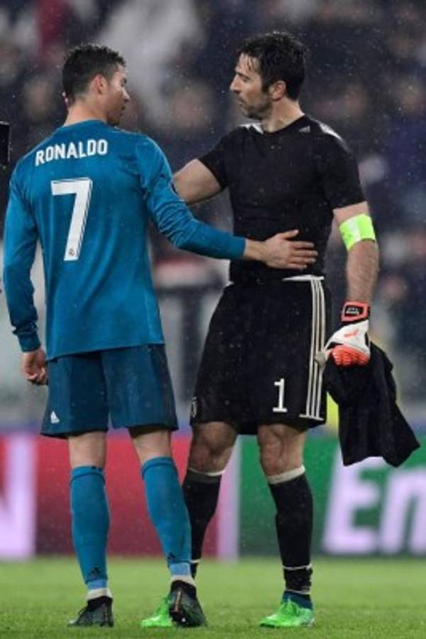 NO SE VIO: Buffon se rindió a Cristiano Ronaldo y así lo apapachó al final
