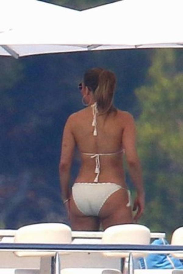 Jennifer López luce su explosivo cuerpazo en sus vacaciones con Alex Rodríguez