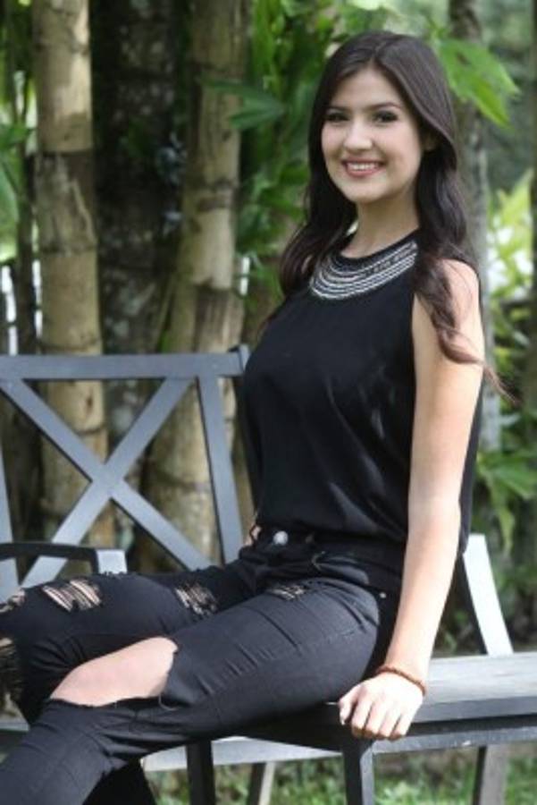 ¡LINDURA! Conocé a Eloísa Lorenzana, la bella novia de un jugador de Olimpia