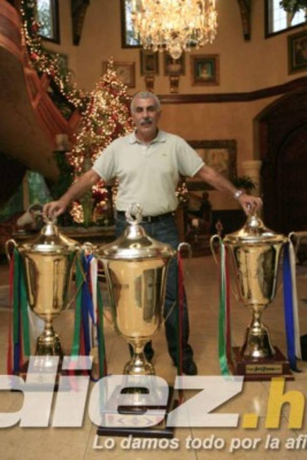 Las 15 fotos de Keosseián, el 'Freddie Mercury' que lleva el ADN verdolaga