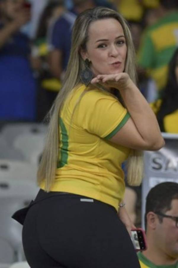 ¡Qué ambiente! Queman la camisa de Messi y novia de jugador argentino deslumbra en el Mineirao